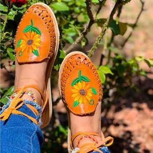 Mexican leather sandals with embroidered sunflower. Roman style sandals.